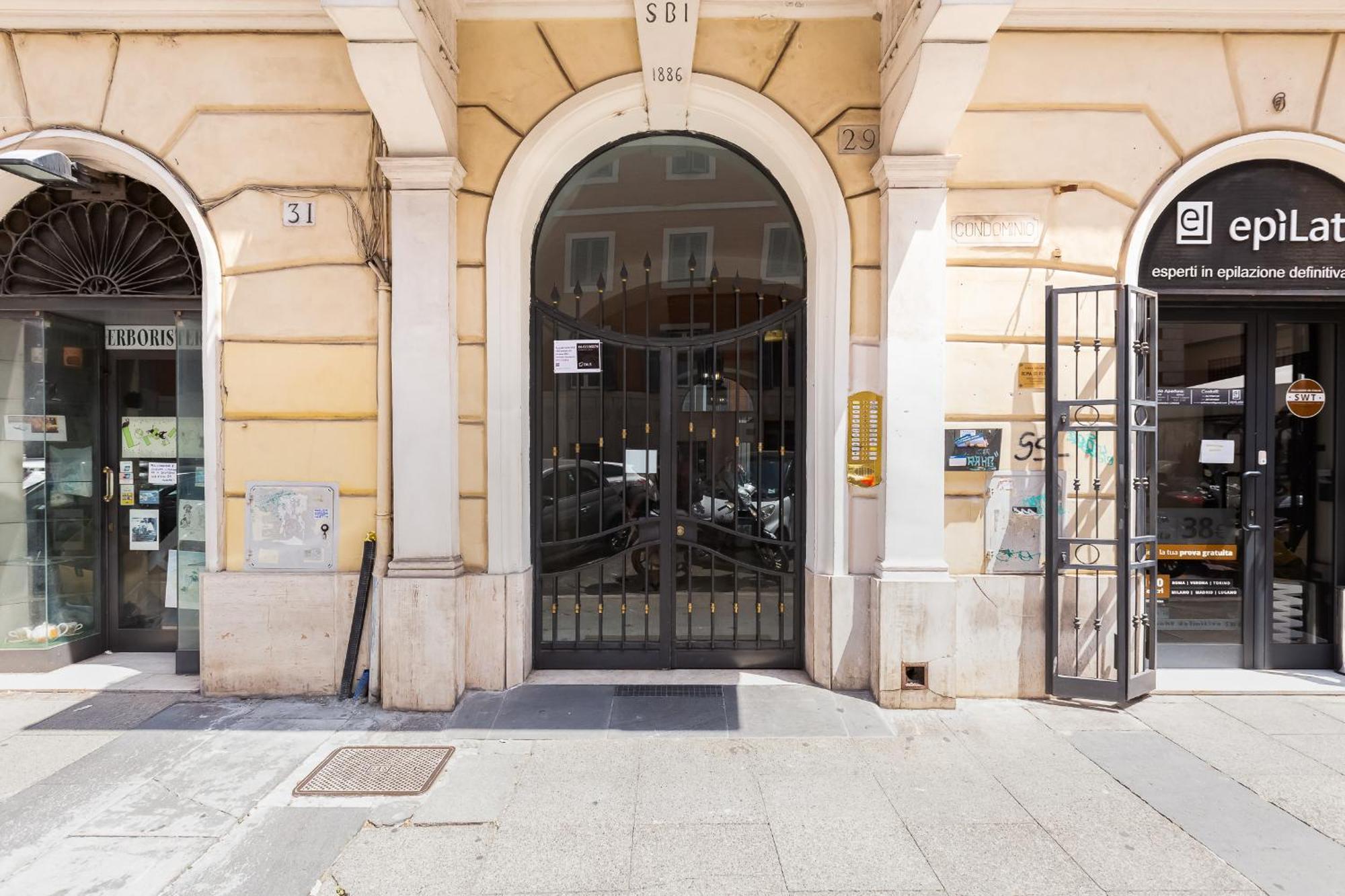 Bmga L Central Holiday House 2Bdr Near Vatican Rome Bagian luar foto